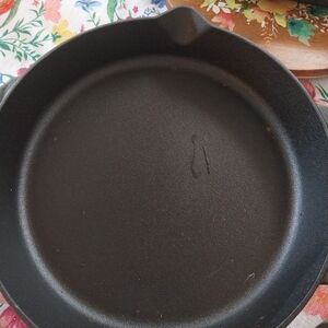 Pioneer  woman Cast ions skillet